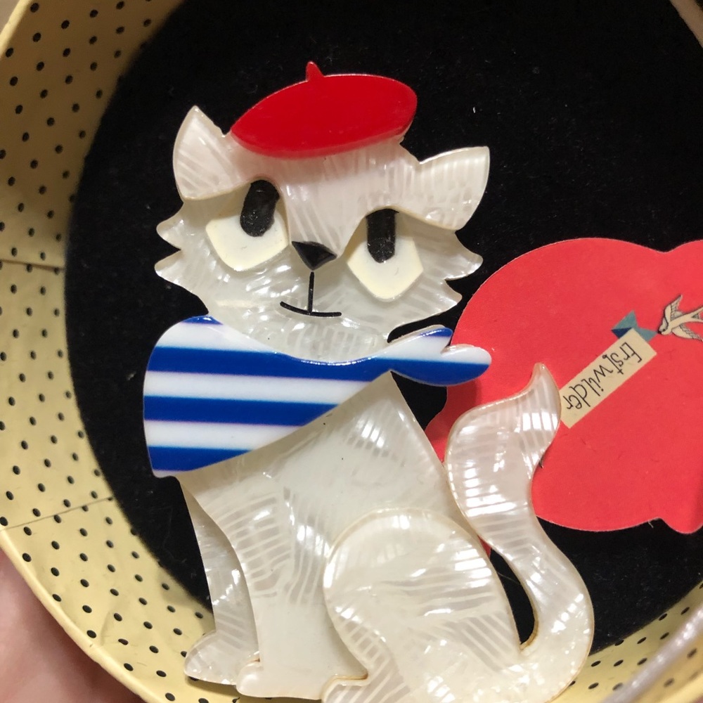 Erstwilder Farrah the French Kitty brooch